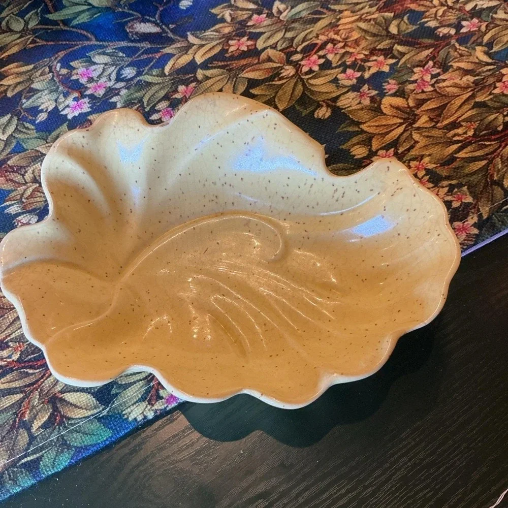 Valley‎ Vista California Pottery Yellow 8.25